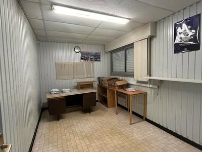 Local d'activité / Entrepôt - 240 m²