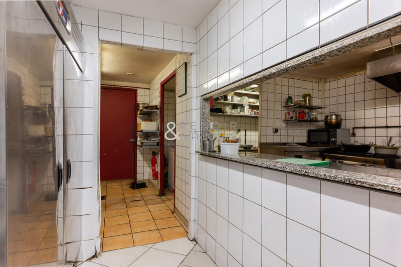 Local commercial - 153 m² - 2 pièces