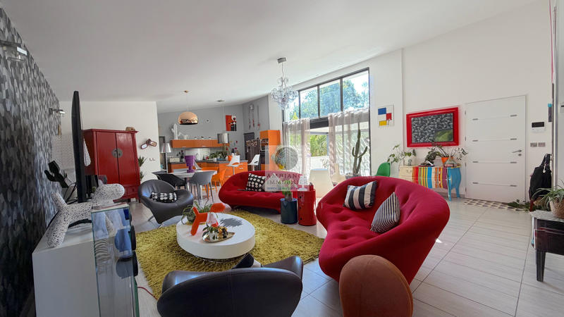 Maison - 181 m² - 7 pièces