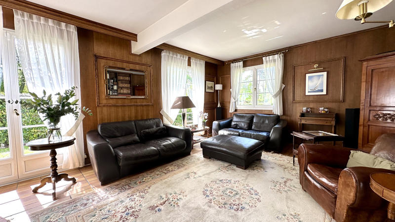 Maison - 228 m² - 12 pièces