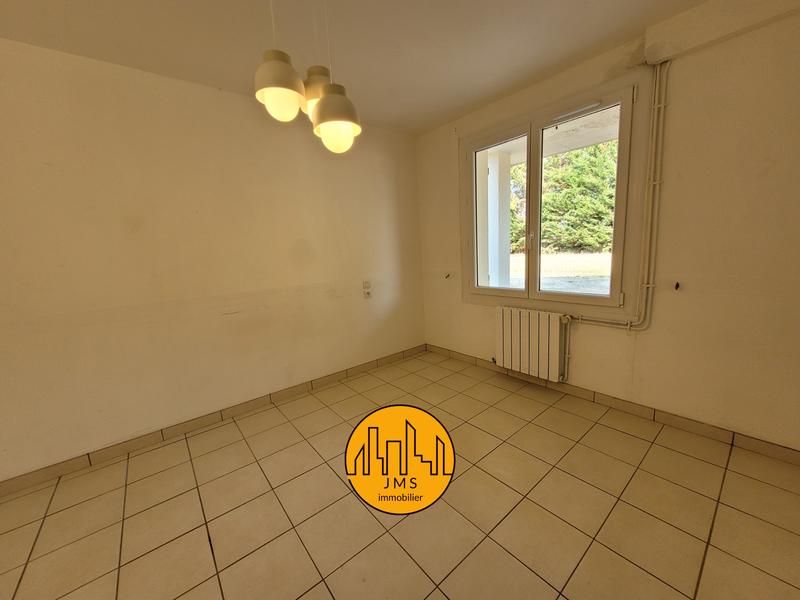 Maison - 240 m² - 8 pièces