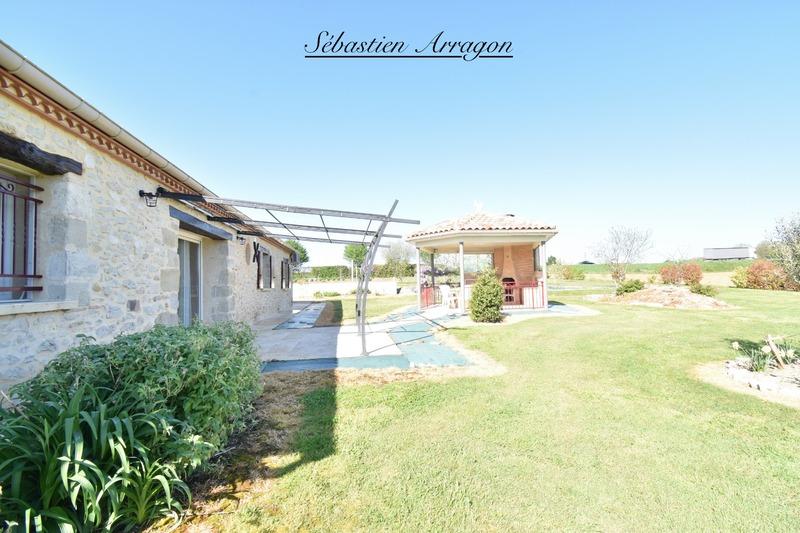 Propriété - 260 m² - 8 pièces