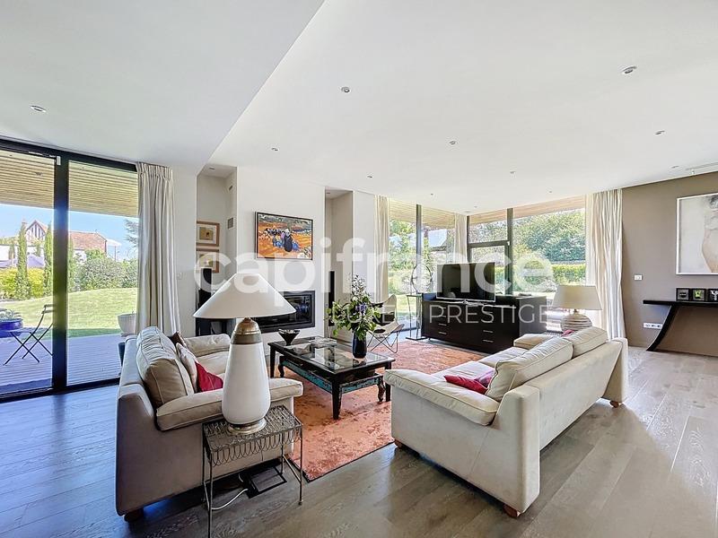 Maison - 232 m² - 6 pièces