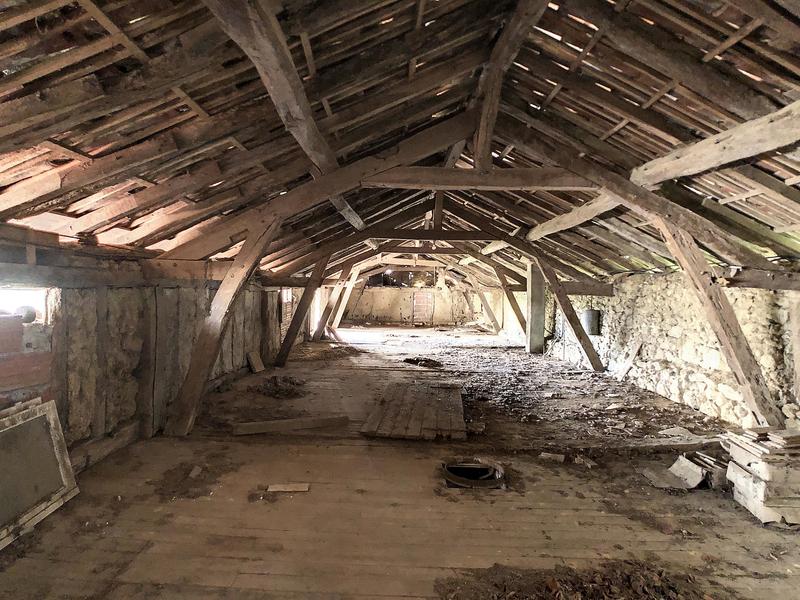 Maison - 460 m² - 13 pièces