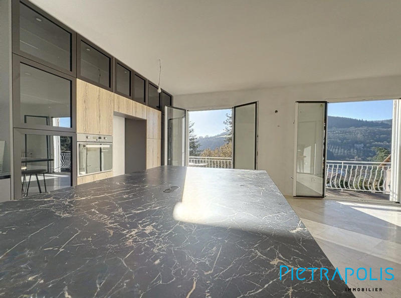 Maison - 185 m² - 7 pièces