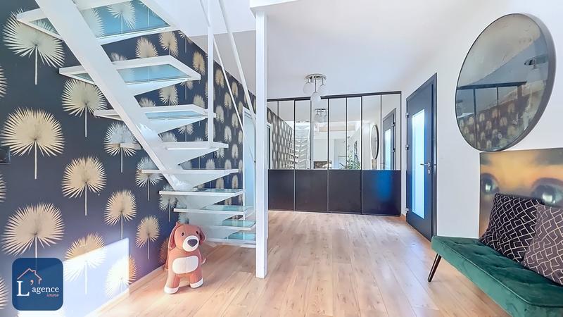 Maison - 228 m² - 7 pièces