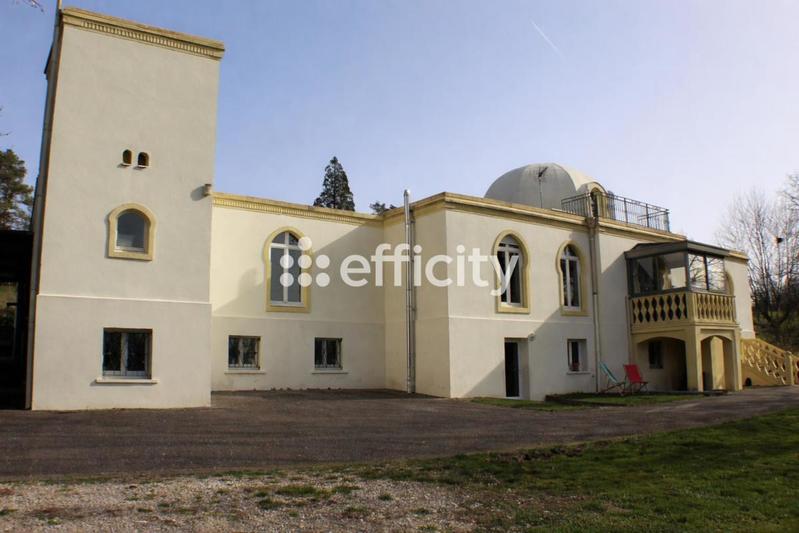 Maison - 254 m² - 9 pièces