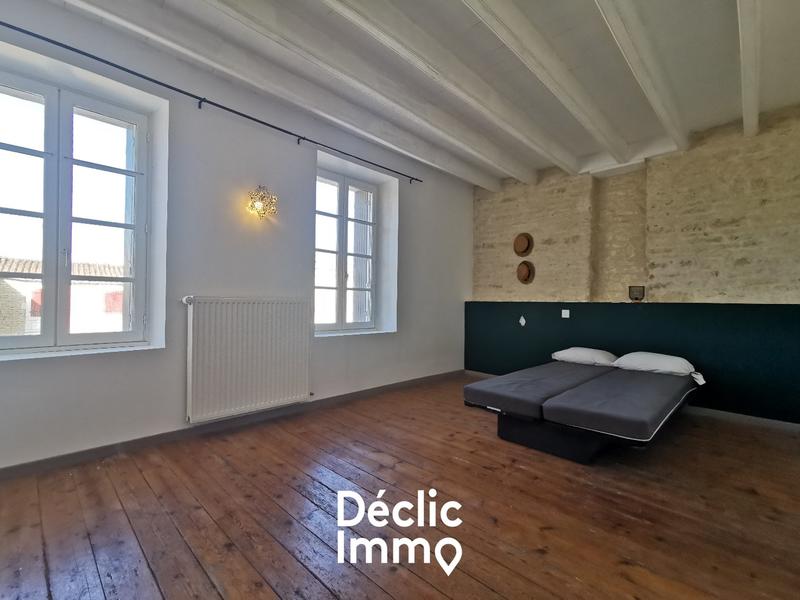 Maison en pierre - 246 m² - 8 pièces