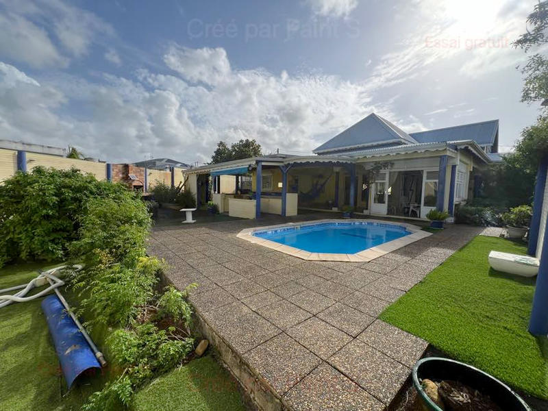 Maison - 334 m² - 12 pièces