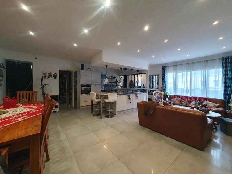 Maison - 270 m² - 10 pièces