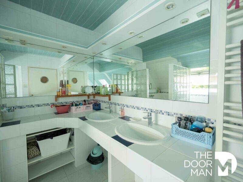 Maison - 264 m² - 10 pièces