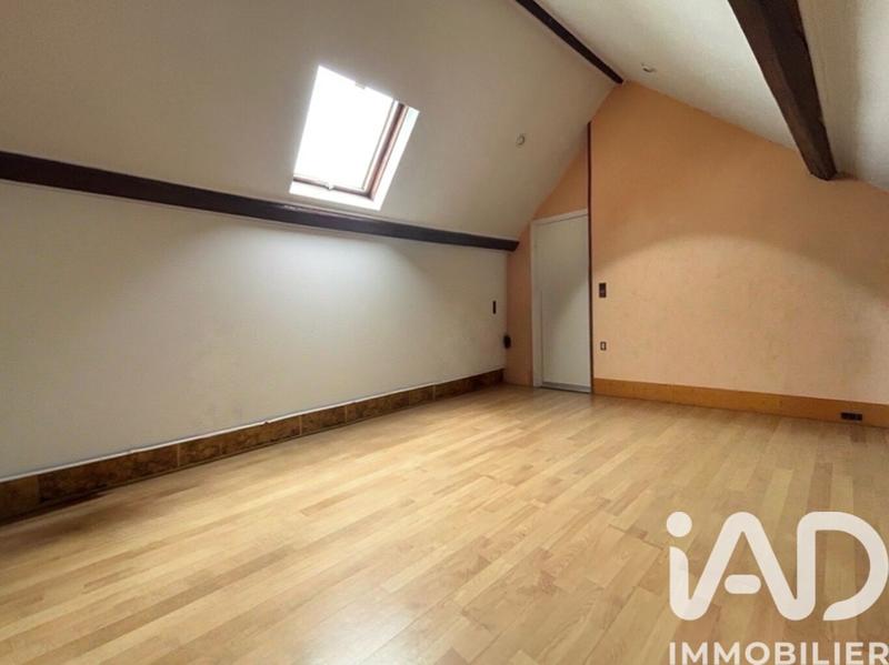 Maison - 99 m² - 9 pièces