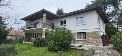 Maison - 204 m² - 8 pièces
