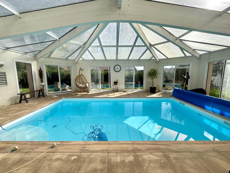 Maison - 235 m² - 7 pièces