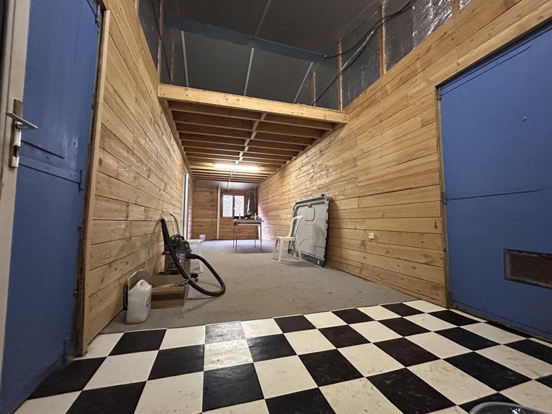 Immeuble - 81 m² - 3 pièces