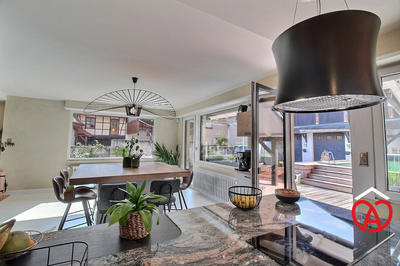 Maison - 229 m² - 7 pièces