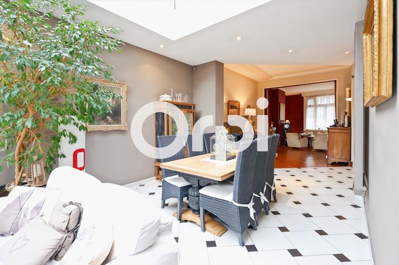 Maison de ville - 255 m² - 7 pièces
