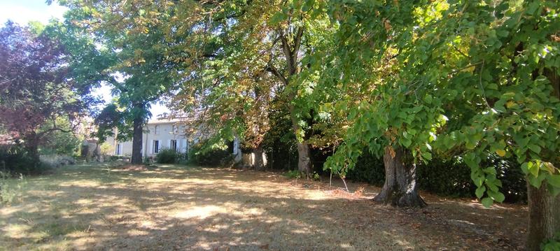 Maison - 295 m² - 9 pièces