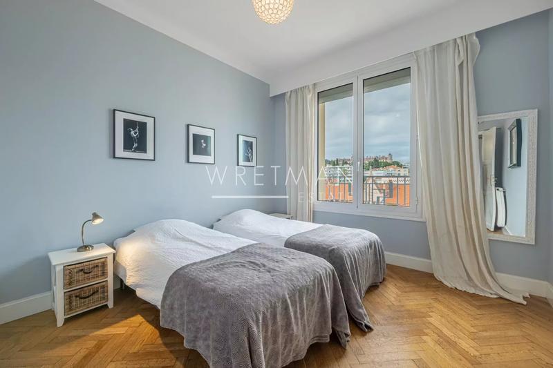 Appartement - 185 m² - 7 pièces