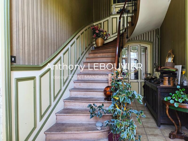 Maison - 272 m² - 12 pièces