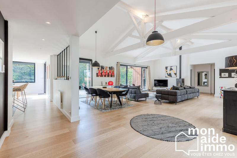Maison contemporaine - 228 m² - 8 pièces