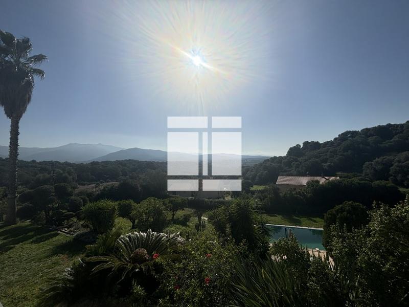 Villa - 166 m² - 6 pièces