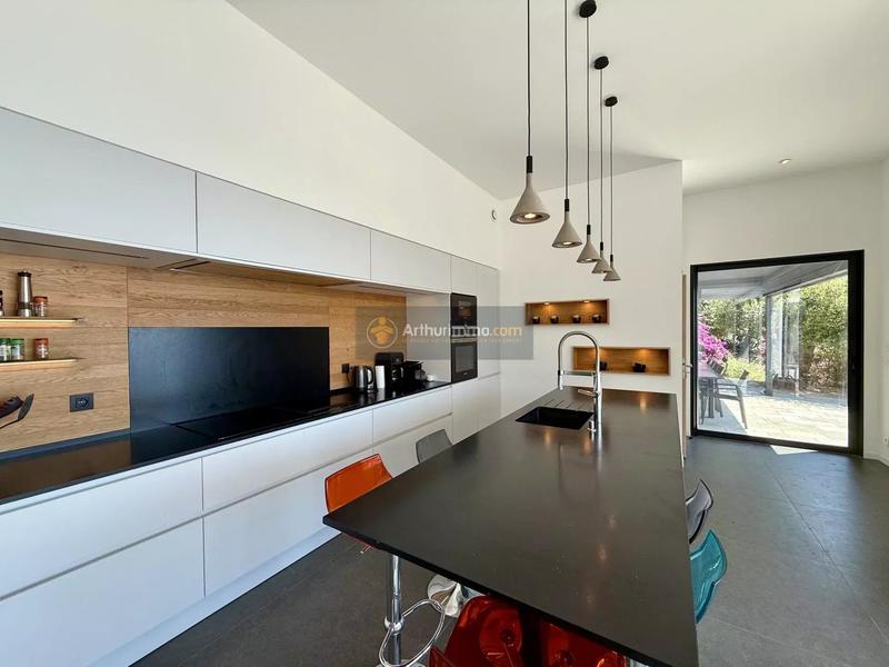 Maison - 202 m² - 7 pièces