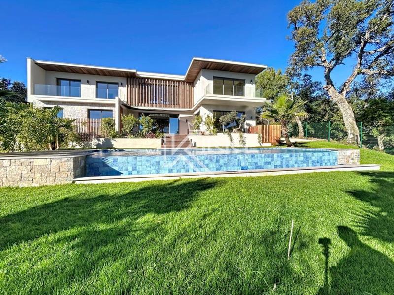 Villa - 242 m² - 7 pièces