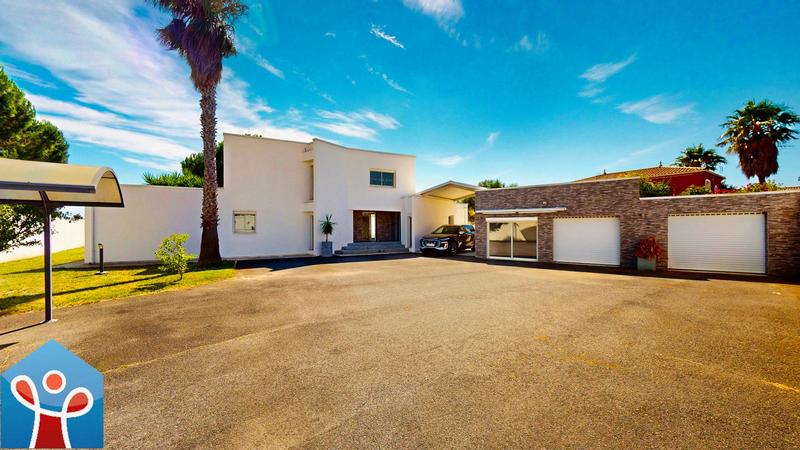 Maison - 230 m² - 5 pièces