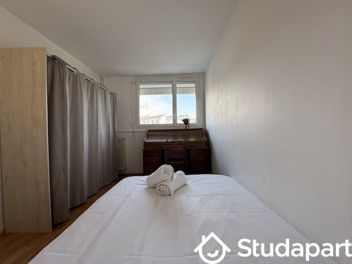 Chambre - 12 m² - 1 pièce