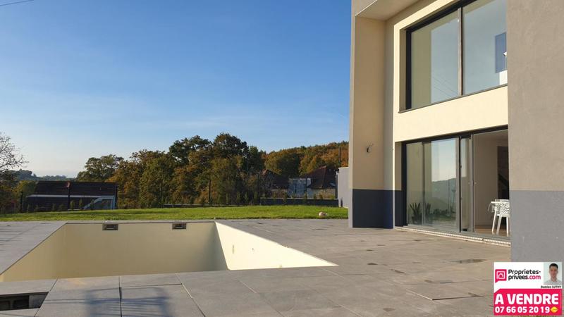 Maison - 213 m² - 8 pièces