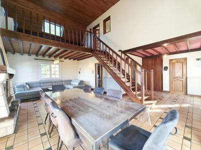 Maison - 187 m² - 10 pièces