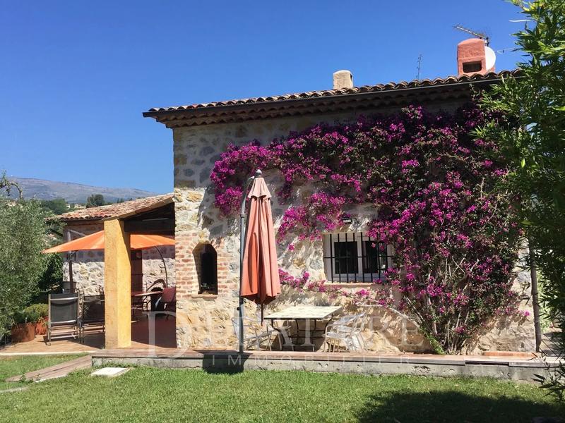 Maison - 232 m² - 8 pièces