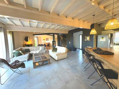Maison contemporaine - 214 m² - 8 pièces