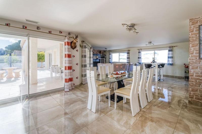 Villa - 203 m² - 7 pièces