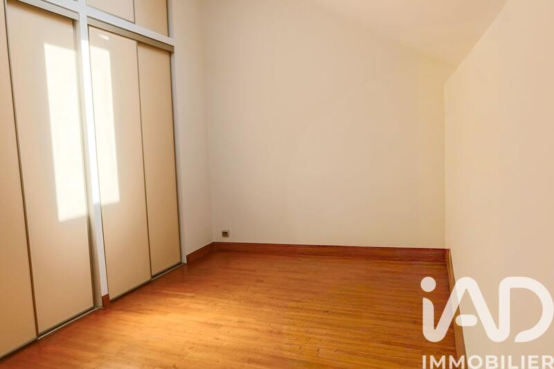 Maison - 230 m² - 9 pièces