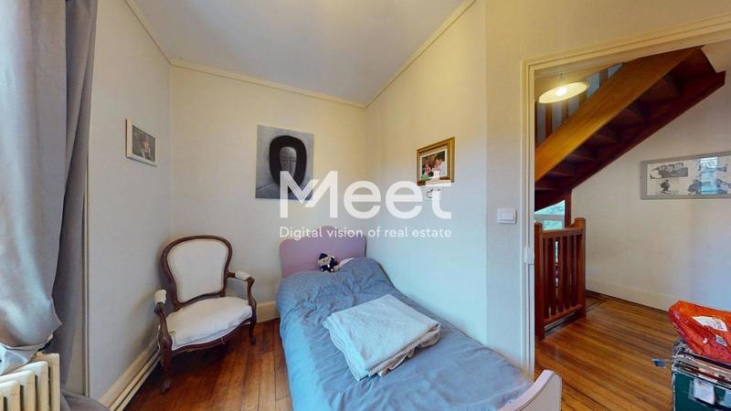 Propriété - 215 m² - 8 pièces