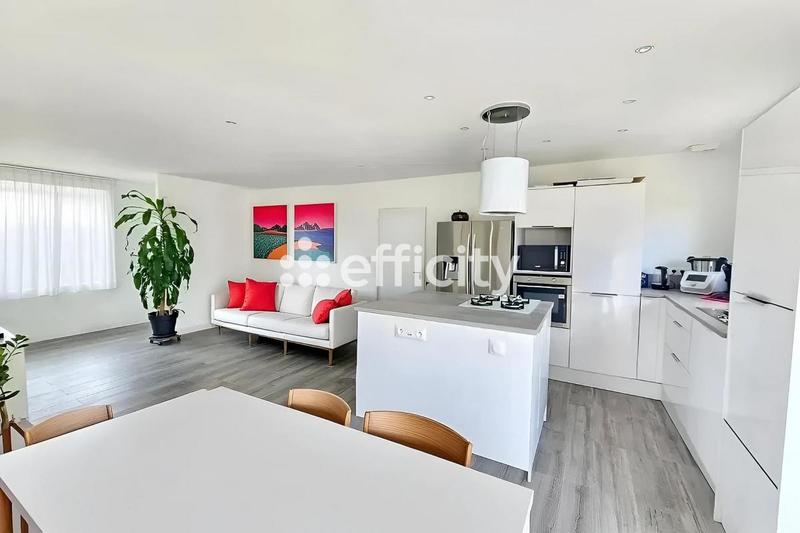 Maison - 94 m² - 4 pièces