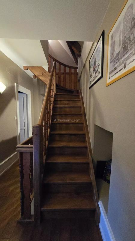 Maison - 243 m² - 11 pièces