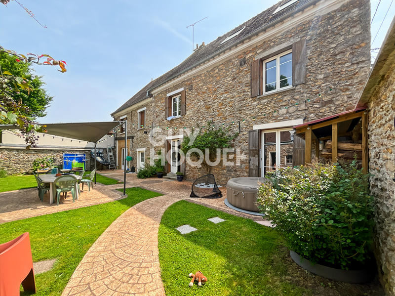 Maison - 201 m² - 7 pièces