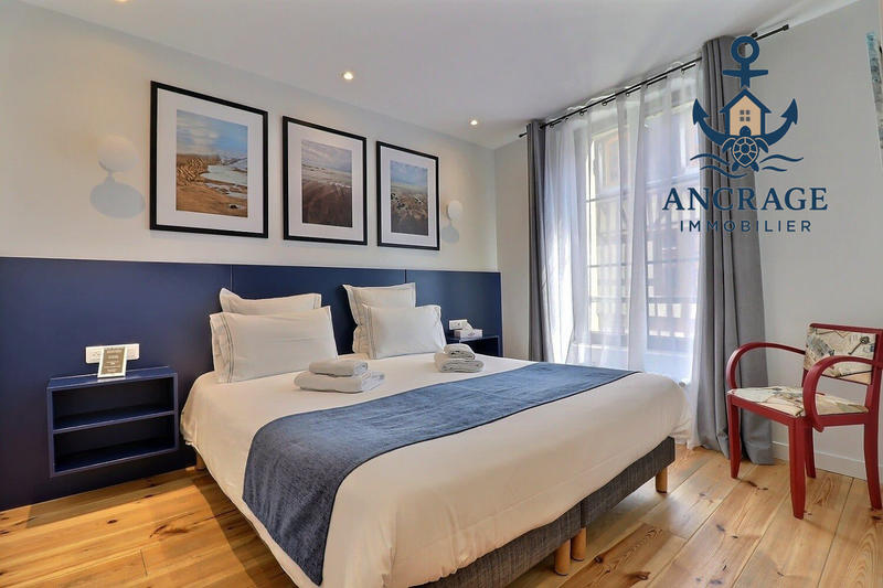 Maison ancienne - 266 m² - 9 pièces