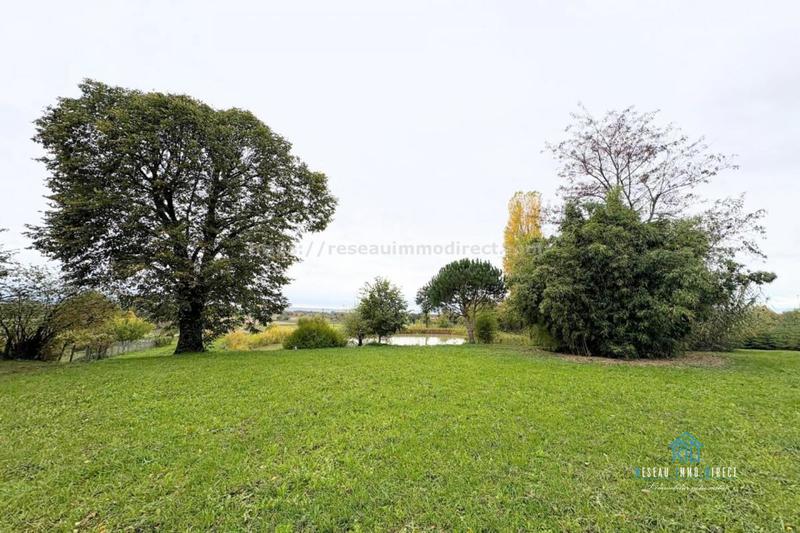 Propriété - 242 m² - 6 pièces