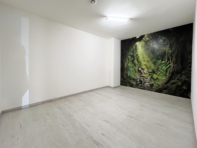 Local commercial - 130 m² - 6 pièces