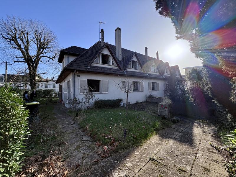 Maison - 241 m² - 8 pièces