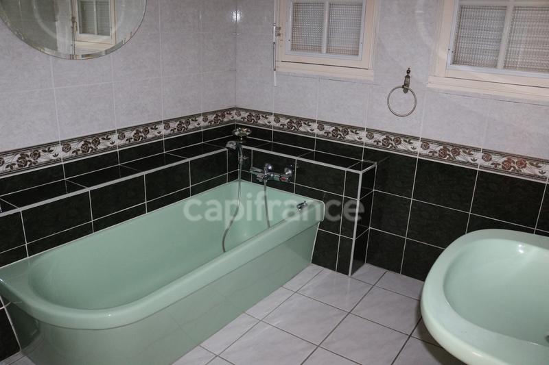 Maison - 205 m² - 8 pièces