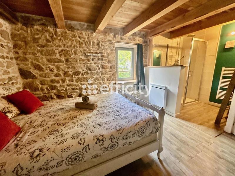 Maison - 338 m² - 13 pièces