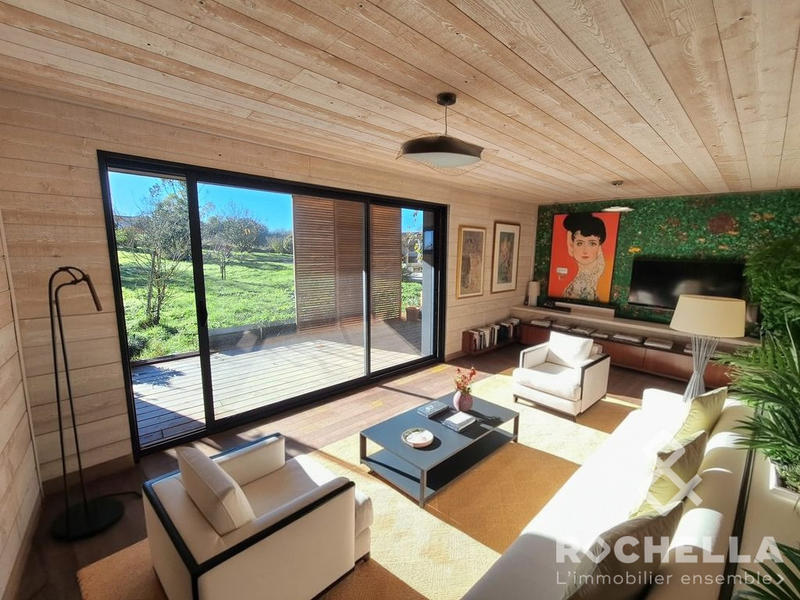 Maison traditionnelle - 198 m² - 7 pièces