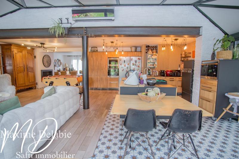 Maison - 180 m² - 8 pièces