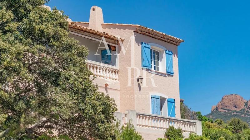 Villa - 200 m² - 6 pièces