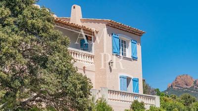 Villa - 200 m² - 6 pièces